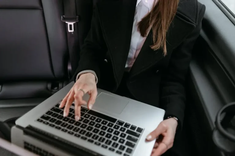 How to Use Paraphrasing Tools Properly